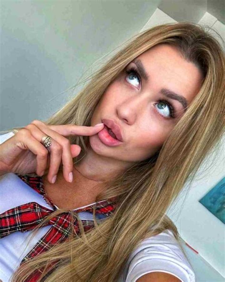
Ashley Bell Height, Weight, Net Worth, Age, Birthday, Wikipedia, Who, Nationality, Biography 